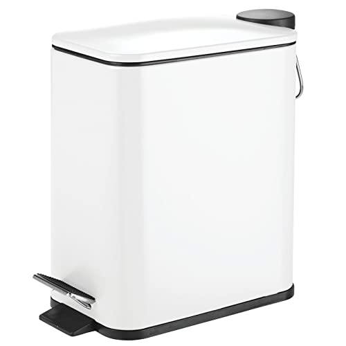 mDesign Papelera de baño rectangular – Cubo metálico de 5 litros con pedal, tapadera y cubo interior de plástico – Elegante contenedor de residuos para baño, cocina y oficina – blanco